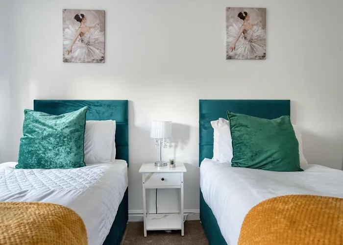 Liverpool Home With Free Parking