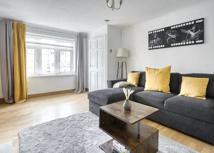 Liverpool Home With Free Parking