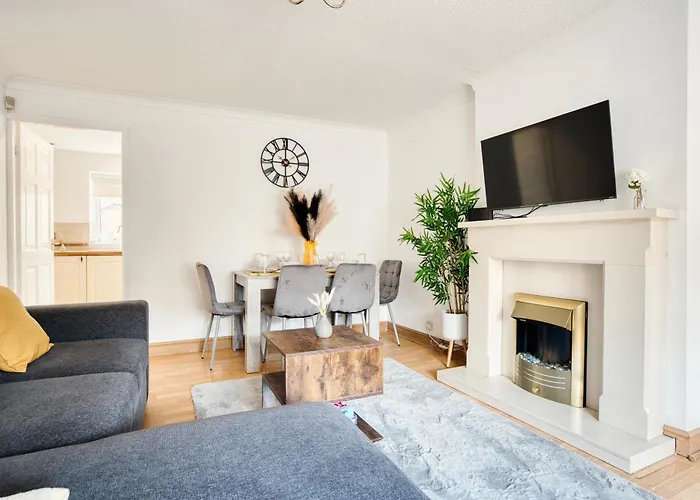 Liverpool Home With Free Parking